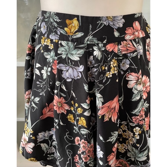 Back Floral Short Two Piece - Picture 7 of 7